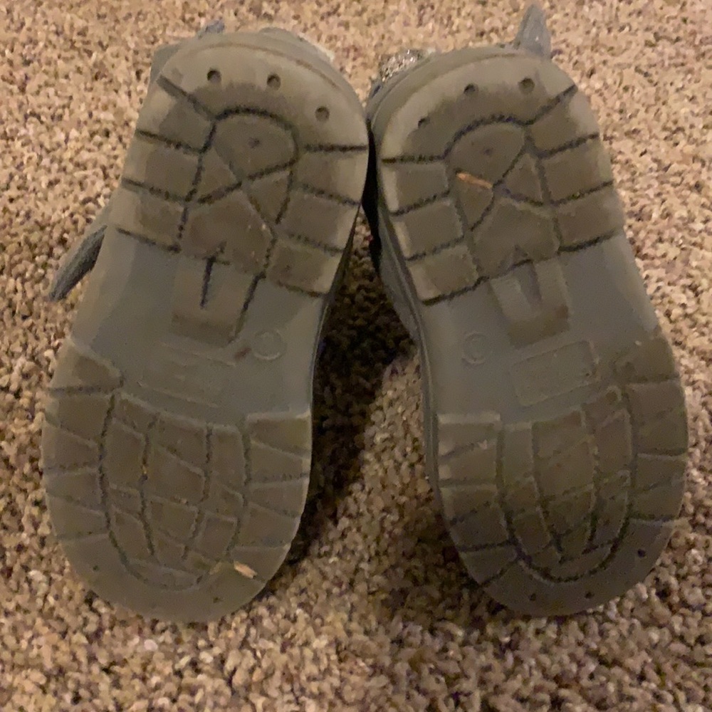 Like new toddler size 8 BeBe fur boots - Picture 3 of 5